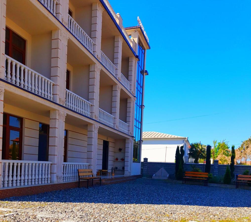 Golden House Hotel Анаклия Екстериор снимка